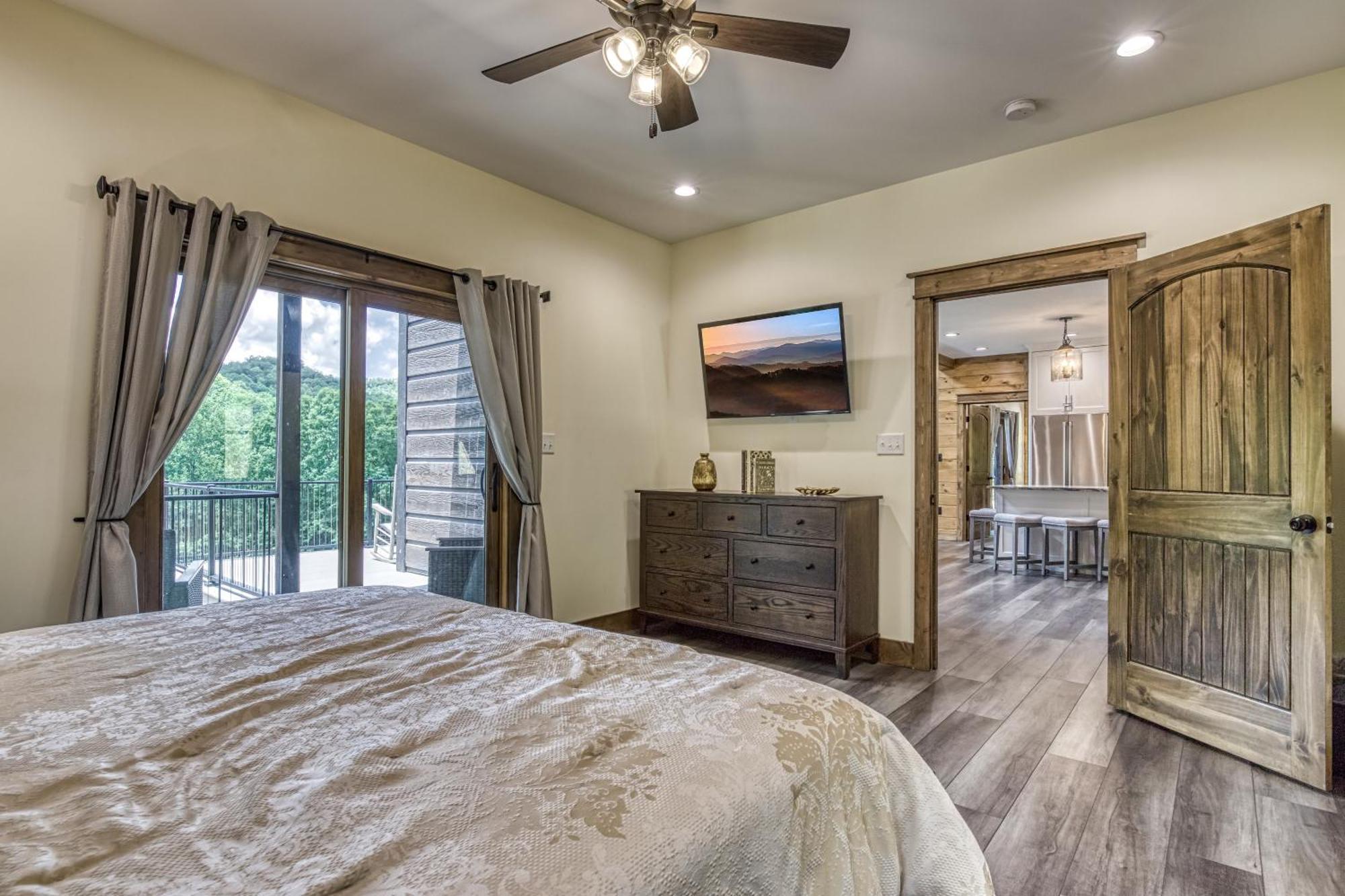 Alpine Splash - Luxury - Private Indoor Pool, Theatergaming, Large Yard, Pond, Basketball Court!!! Sevierville Kültér fotó